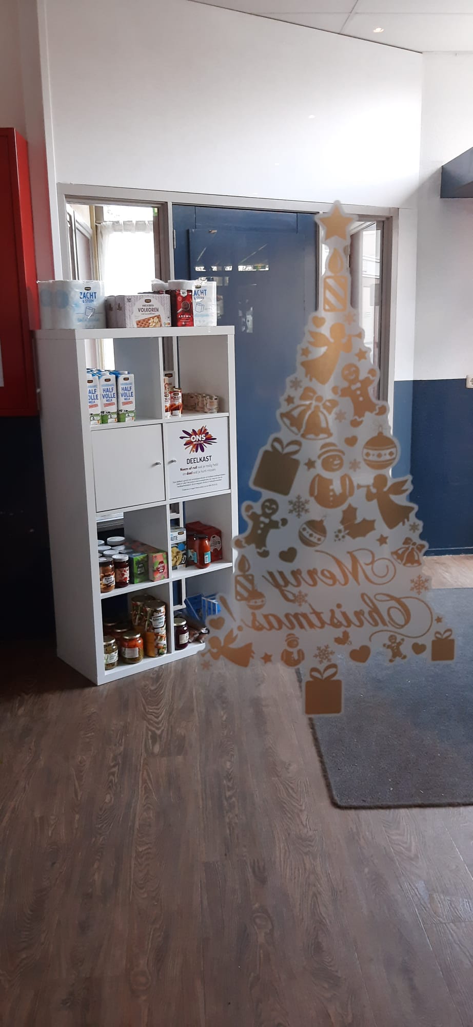 Afbeelding met tekst, binnen

Automatisch gegenereerde beschrijving